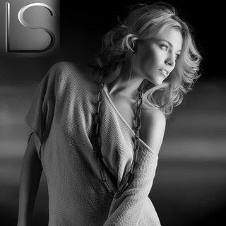 ..Beautiful boosting hair in privacy of your own home..