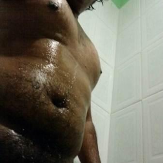 y si envidiosos, la tengo de tamaño XL, bueno aunque sea la barriga no? jeje, soy bajito (1.60m) feo y gordo 😶