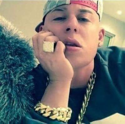 Dilan_ElReal's profile picture. Caminando por el Sendero del EGOISMO!! Vive el PRESENTE y piensa en el FUTURO!! Porque el pasado no vuelve JAMAS!! Qe Van Hace Con El REAL..!!