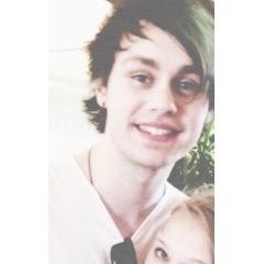 MICHAEL LOVES YOU AS MUCH AS I DO :)) -@demonzouis