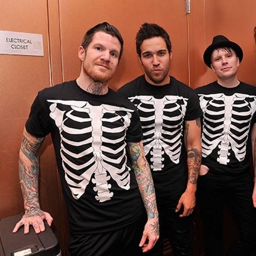 I love Fall Out Boy,Panic at the Disco,Paramore,Imagine Dragons,Green Day,American Authors and more. ❤