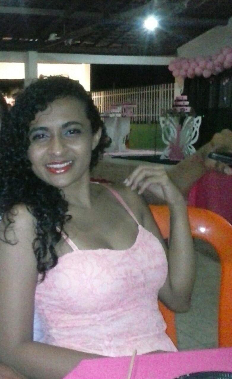 16 anos, Cristã/Protestante, Flamenguista, Solteira, Ciumenta, Medrosa, Estressada & Palhaça    Deus é Fiel!!   *-*