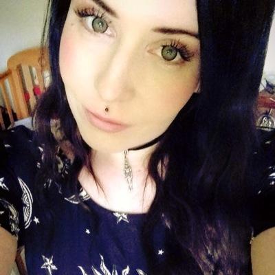 bummfluff's profile picture. I got a family and I drink cups of tea.