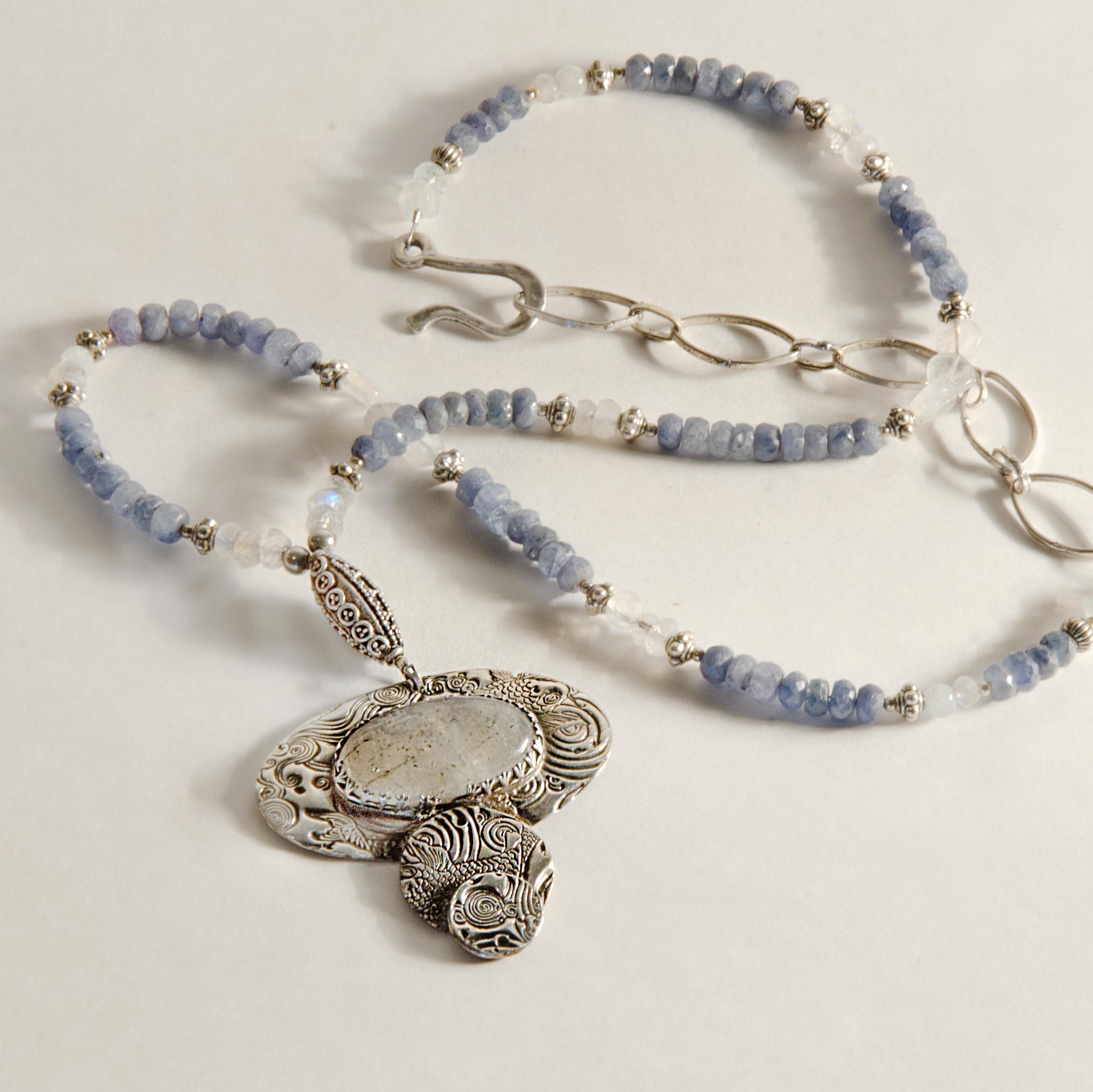 designs custom jewelry one of a kind...