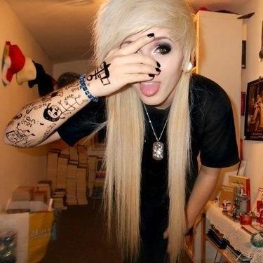 katie_kills_'s profile picture. hi im Katie {16, shy, single and bi} I like food so if yu read this you should give me food cx