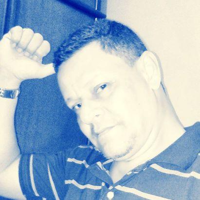 A vida é muito bela ,vivê-la bem é muito importante;se ficar triste,comece a cantar que tudo muda de côr.