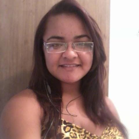 Cantora, 23 anos, Mãe do Davi Lucas e do Enzo Emanuel
Casada com Willian Dias