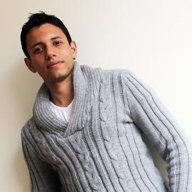 Psicólogo y Coach de profesión. Guitarrista, apasionado por el Fitness y el Bienestar en las personas.
