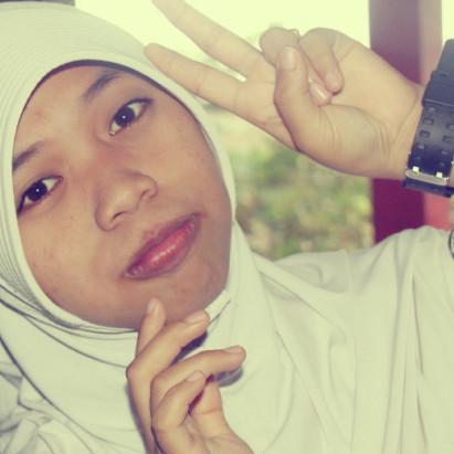 riaarizka9's profile picture. 