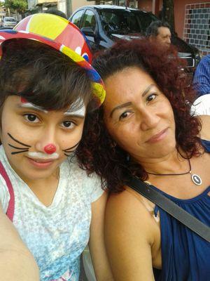 alegre, divertida, amiga de quien lo merece, muy segura de lo que soy,  apasionada con lo que me gusta, fiel??? talvez.....