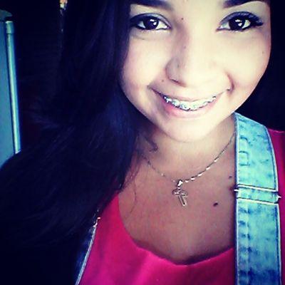 menina com cara de mulher.