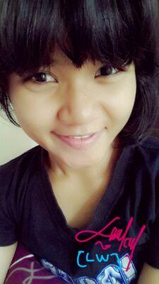 UchyWijayanti's profile picture. 