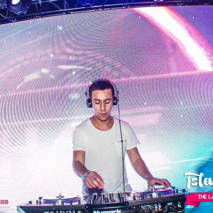 DJ Residente en #LalocaVichuquén & #PippaClubCuricó . Good Vibes
