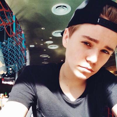 free follow from @tallandquiffed :))) rt link and tag michael please :) https://t.co/N8bN1gtyri