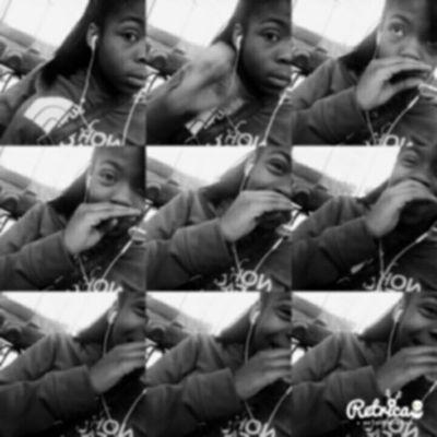 liviawaites's profile picture. ✌