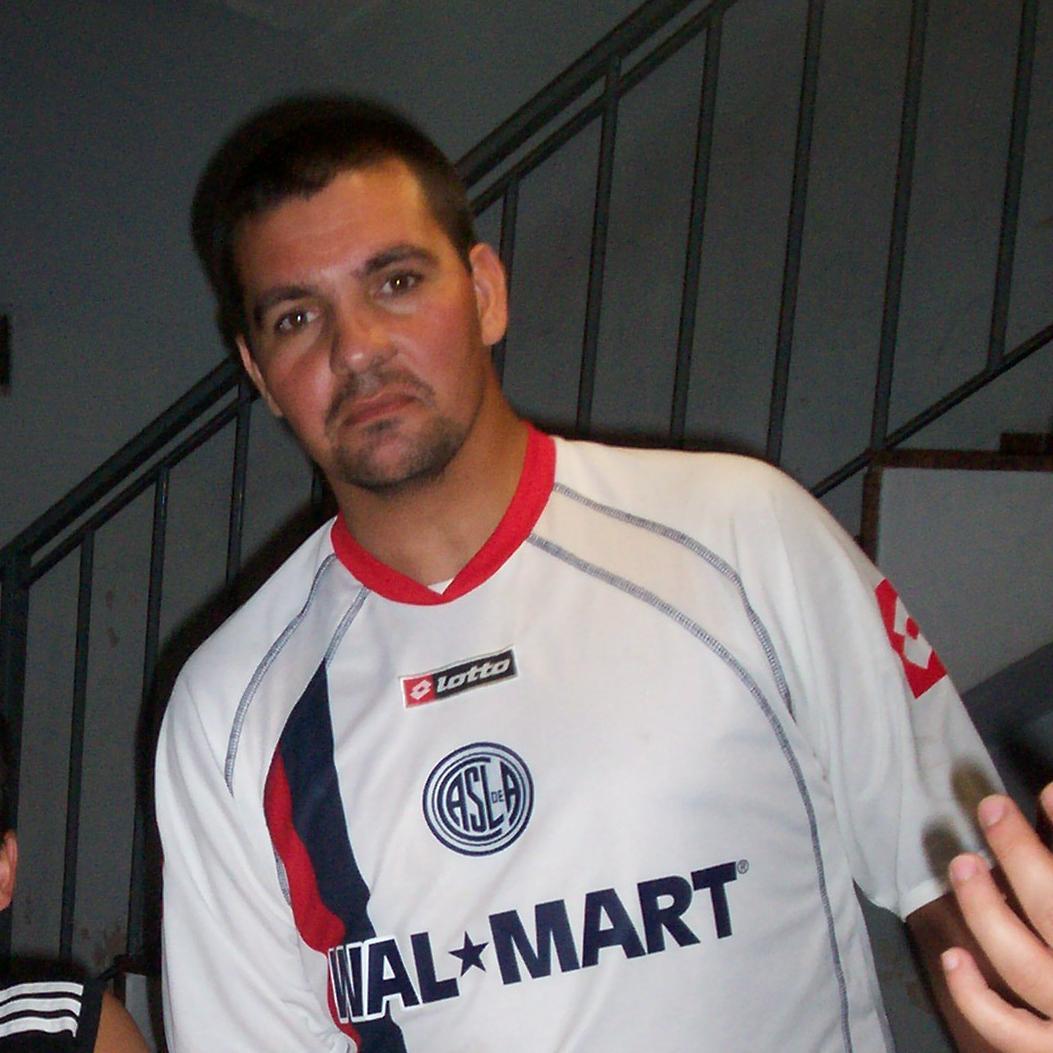 Peronista. no kirchnerista. hincha de la tromba sarmiento de (gchu) y socio de san lorenzo 34604 entrerriano