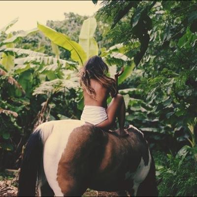 laurarenwickk's profile picture. 