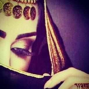 ما أعظم الفرق بين من نام وأعين الناس ساهرة تدعو له ، ومن نام وأعينهم ساهرة تدعو عليه. ❤️ممنوع الخاص