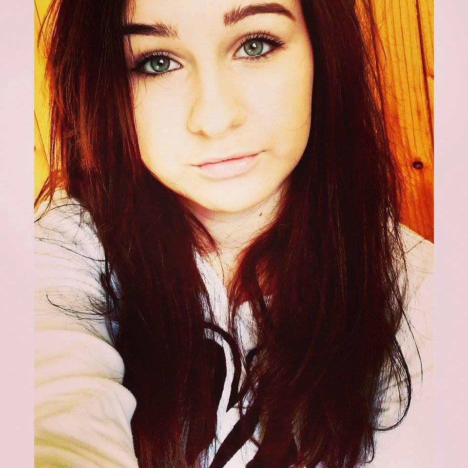 An ordinary girl thrust into an extraordinary world ////Music ♡