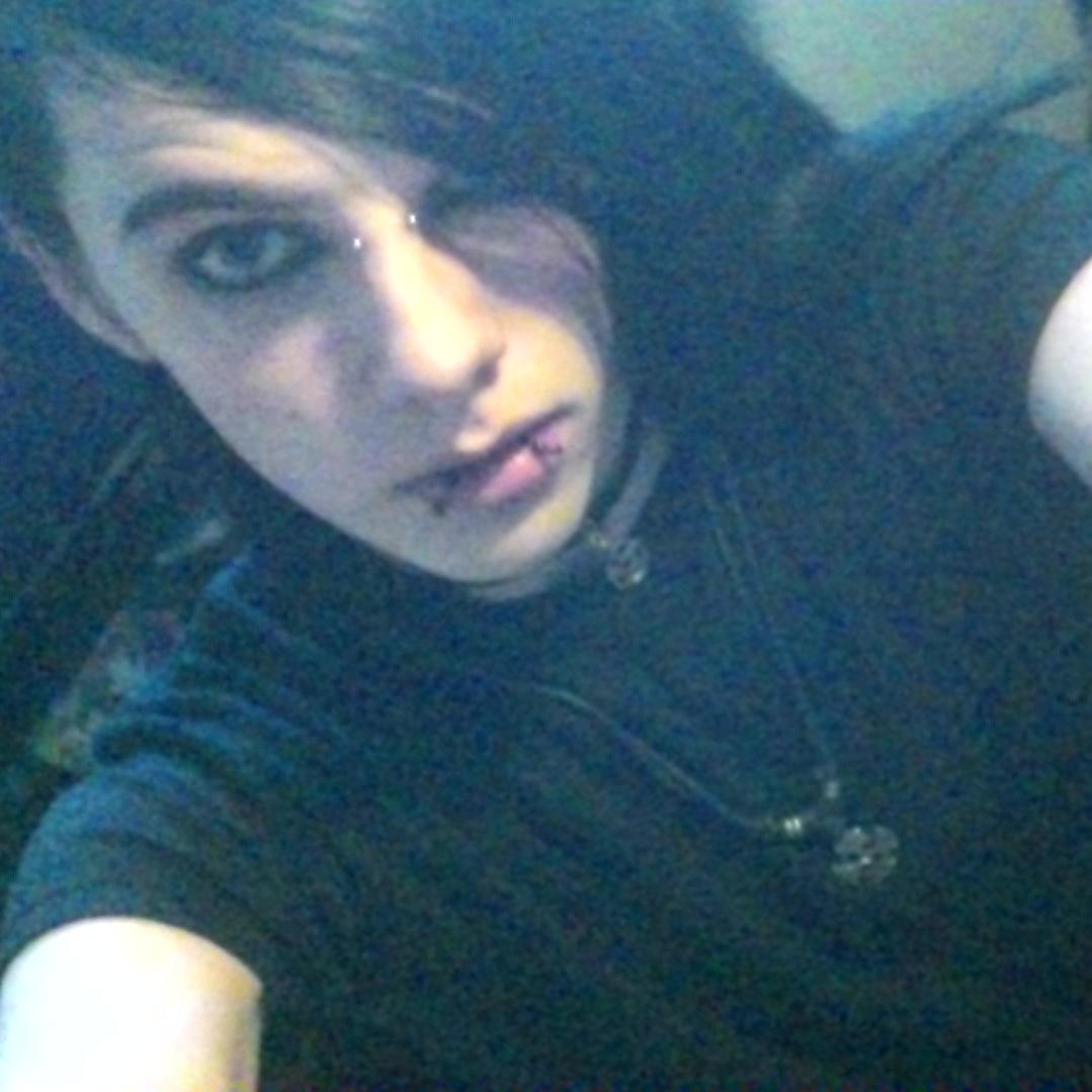 TO my friends this account got hacked, im making a new one, if i talk to you i'l refollow all of you 3 so sorry