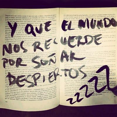 La ciencia dice que estamos hechos de átomos, yo creo que estamos hechos de recuerdos, de canciones, de emociones...
http://t.co/4AfQfDylXr
