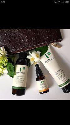 Indonesia's first online beauty store that sells only natural and organic skincare products.