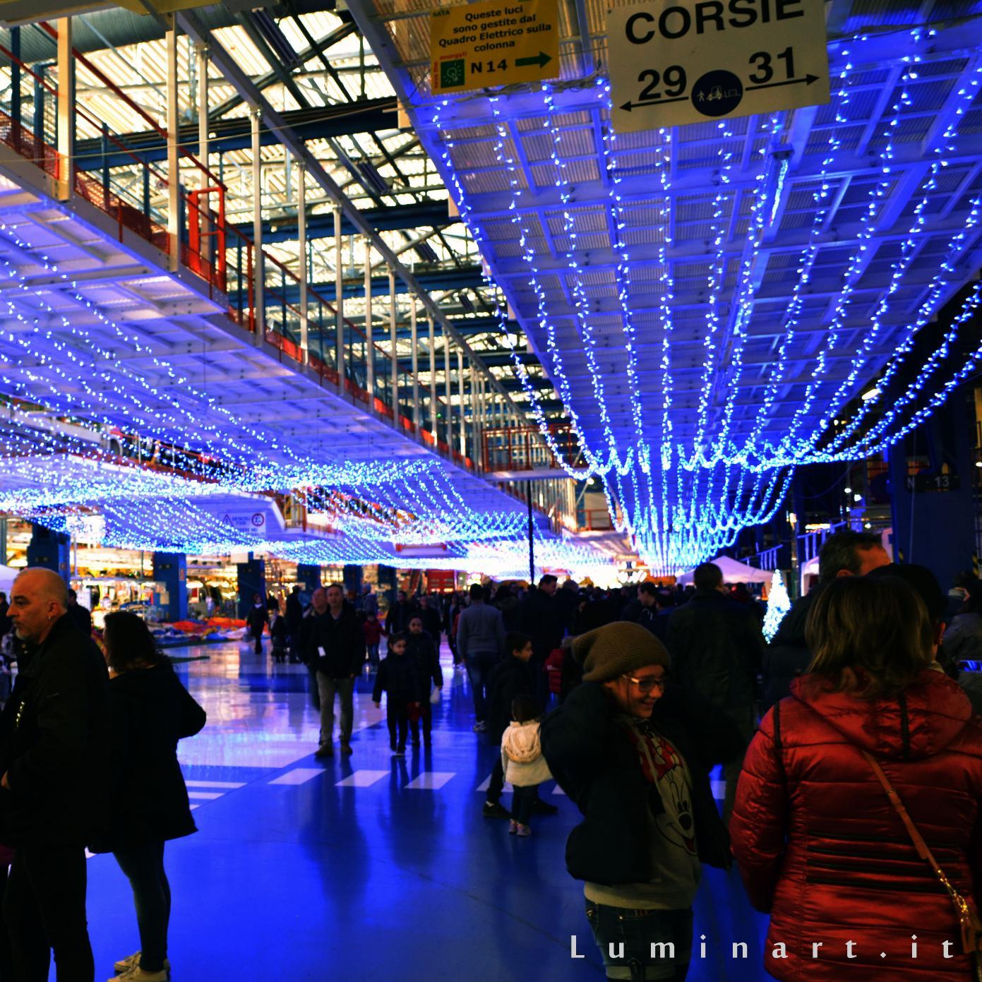 Luminart.it  si occupa di installazione luminarie natalizie e feste patronali. Luminart.it deals with installing Christmas lights and festivities . Luminart snc