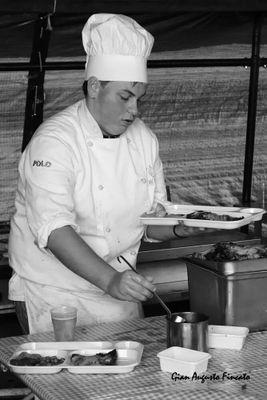 bussi95's profile picture. Sono un giovane cuoco, il mio sogno è di aprire un mio ristorante in America. Vorrei girare il mondo e mangiare diversi tipi di prelibatezze. Sono pazzo di juve