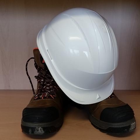 Arquitecto Técnico, Técnico Superior en PRL y Máster en Seguridad, Salud en el Trabajo y Prevención de Riesgos Laborales