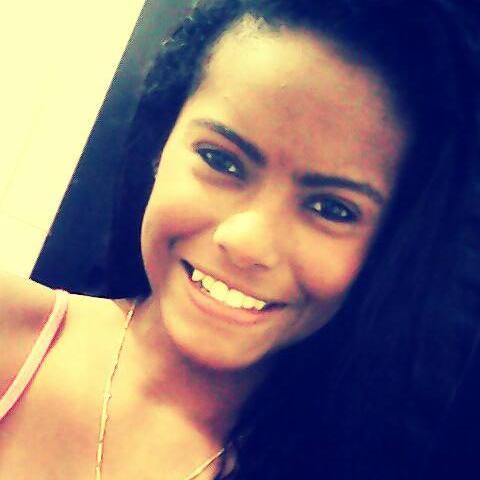 Heey...eu sou a Dayanne,tenho 18 anos, sou capricórniana ... adoro sair com os amigos e meu amoor 3 e amo minha familia .. #BjoÑMeliga