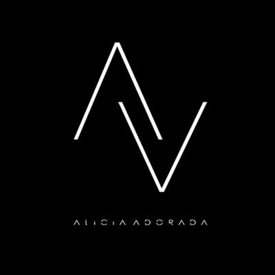 aliciaadoradaa's profile picture. L E A T H E R