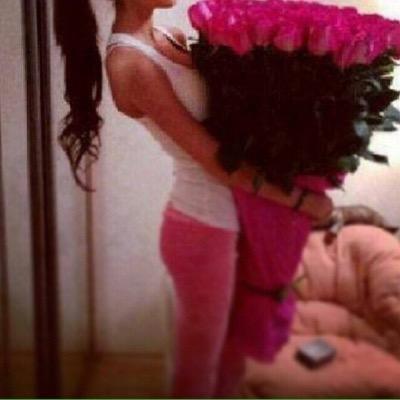 انا فتاه مزاجيه ذآت مفردآت عنيدھہَ لست مجبوره على تبريَر موآقفي لمنَ يسيء آلظن آتحدث بعفويھہَ آضحكك بشدھہَ أغار بجنوننَ وآعشق بخجل :)