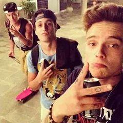 Sou: flyer, Guinatica e amo os meninos da banda p9 
wtas: 8676-3677
intagram: flyer_de_fortaleza 
fcbk: Brena Castagnoli