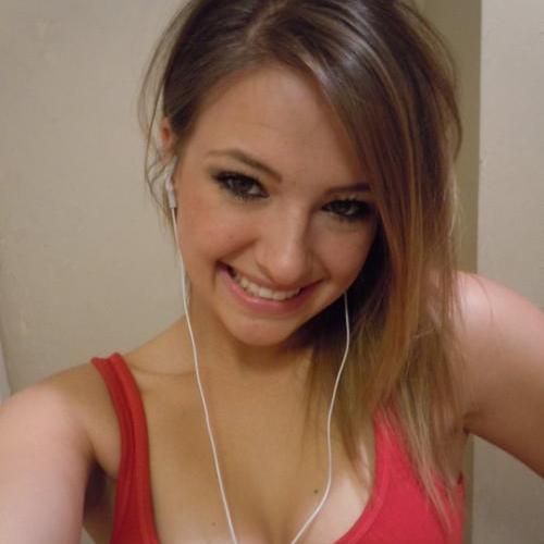 KayKayToms's profile picture. This is a short bio