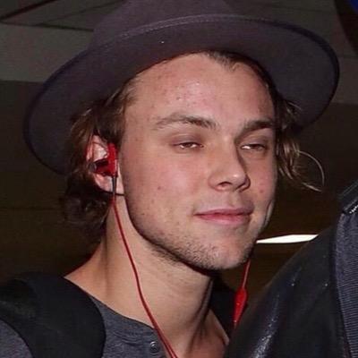 explicttommoff's profile picture. free follow from @explicttommo