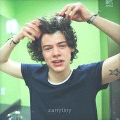 follow @paranoidhes and rt the link pleaseeee
