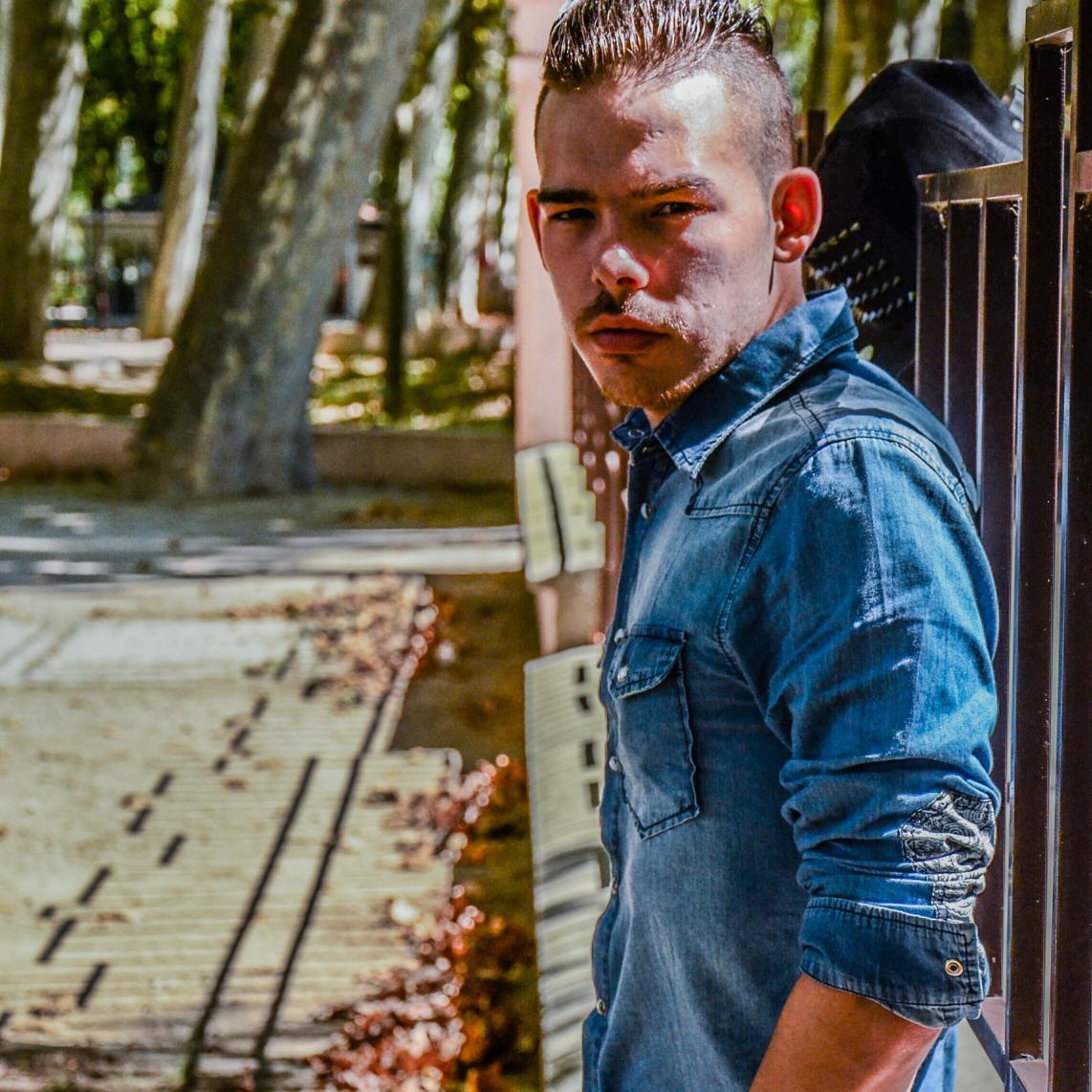 Official Nicolas Zvento Twitter Page. 
DJ / Animateur Radio .