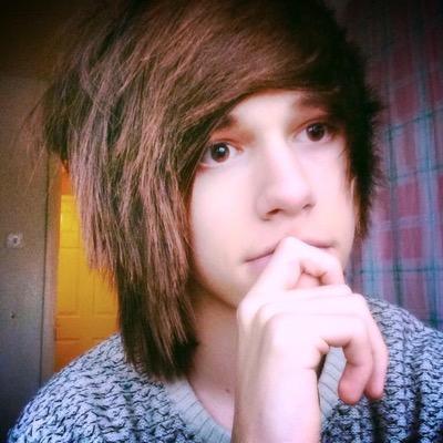I loves skateboarding, playing my guitar, judo, sleep, gaming, food, anime, pokèmon and bands!