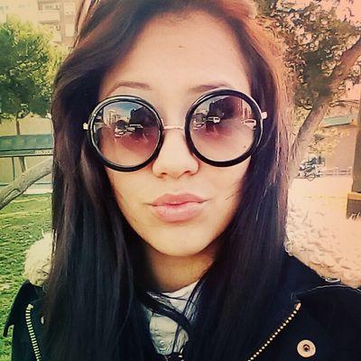 Soñadora y Luchadora, ''Rap como idioma mundial'' El mejor regalo es un sonrisa. Adicta a la música y el chocolate.