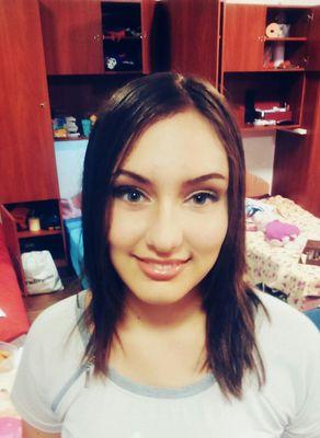 DicsEszterNra's profile picture. Gondoltál már arra hogy amikor a kezedbe fogod a pengét akkor egy halott személy aki régen fontos volt számodra ott áll melletted és nézi ahogy ezt teszed magad