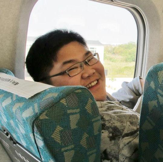 yihanwumax's profile picture. 舞台變成紙 身體變成字 透過你的眼 離開 也是詩 走吧 迷霧中 跳舞 我們 每一分 每一秒 都是歷史