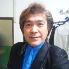 kawada_koi's profile picture. 鹿児島県長島町出身
一般社団法人ボーイズ・バラエティー協会・会長（代表理事）
@bv_kyoukai

昭和50年歌手デビューし昭和53年「モダンカンカン」の最年少メンバーとなりテレビ・舞台で大活躍。
ソロとなった現在は「総合司会」「物真似」「漫談」「歌謡ステージ」で全活躍中。