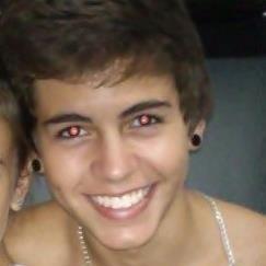 Larissa, 19 anos, 019. Ha! Hunter, Belieber e Baladeira.