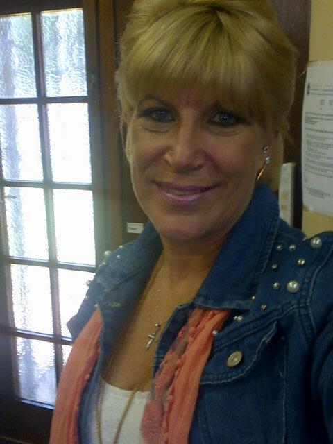 Sassy love life and at peace with myself,love reading, outgoing and love outdoors. Love my family to bits. Living life to the fullest