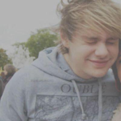 free follow from @inhalecllifford follow back on that acc pls :-))