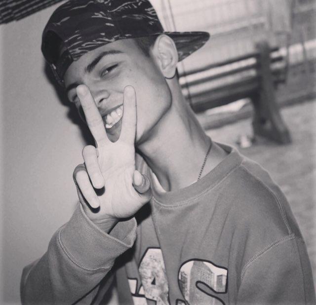 QiraanI's profile picture. Young stunna from the mother city !