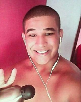 Corumbá MS❤, Empresario, Taurino, Futuramente artista e apresentador, Apenas um cara sem graça, que faz uns videos sem graça