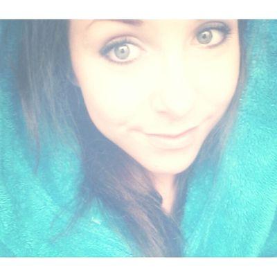 19 year old beauty & lifestyle blogger | PR friendly - email me at gabbbholt95@gmail.com ♡