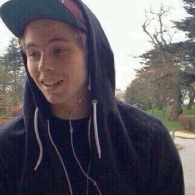 free follow bc @lashton_cuddle thinks you're awesome and rad and she loves you