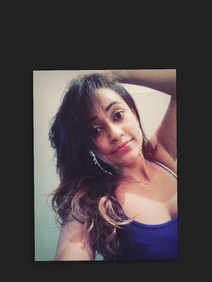 O seu sorriso é um paraíso, onde contigo eu queria estar.. Ai quem me dera se eu fosse o céu, você seria o meu luar